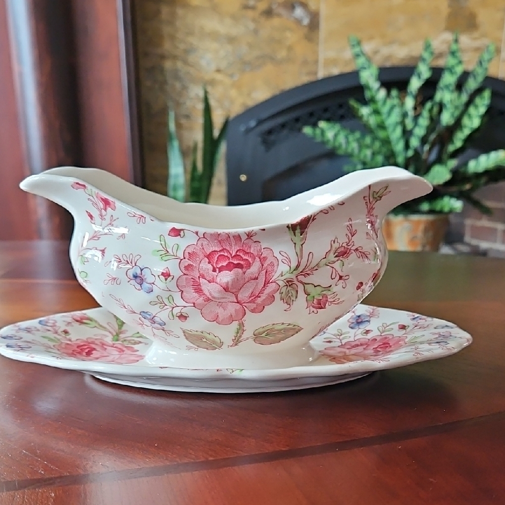 VTG Johnson Brothers Rose Chintz Pink Gravy/Sauce Boat, Rare Attached Underplate